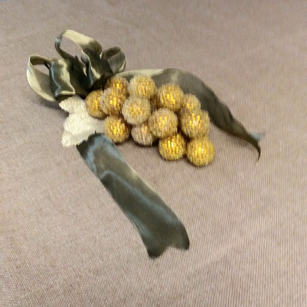 Gold Shimmery Christmas Grapes